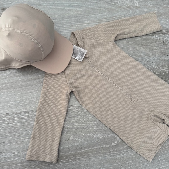 2 Pièce Beige Set UPF 50 Baby Swim Jumpsuit + Sun Cap 3-6M - Picture 9 of 10